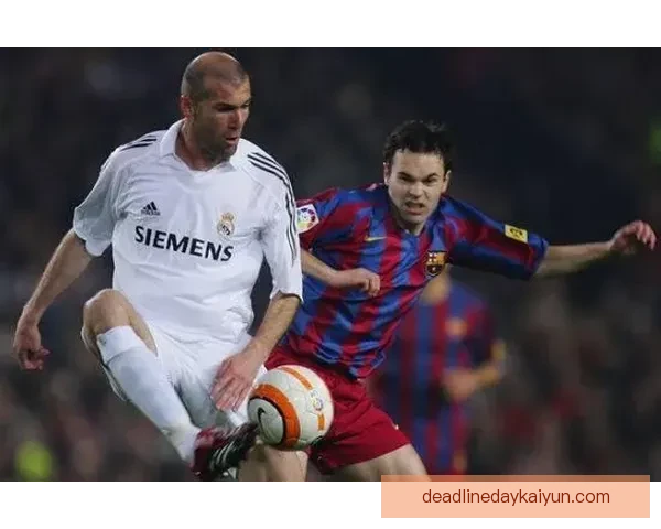 齐达内技术全面性在当今足坛仍备受关注与赞誉