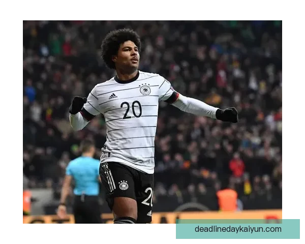 格纳布里职业生涯表现稳健,逐渐成为德国足球的核心力量 格纳布里职业生涯表现稳健,逐渐成为德国足球的核心力量